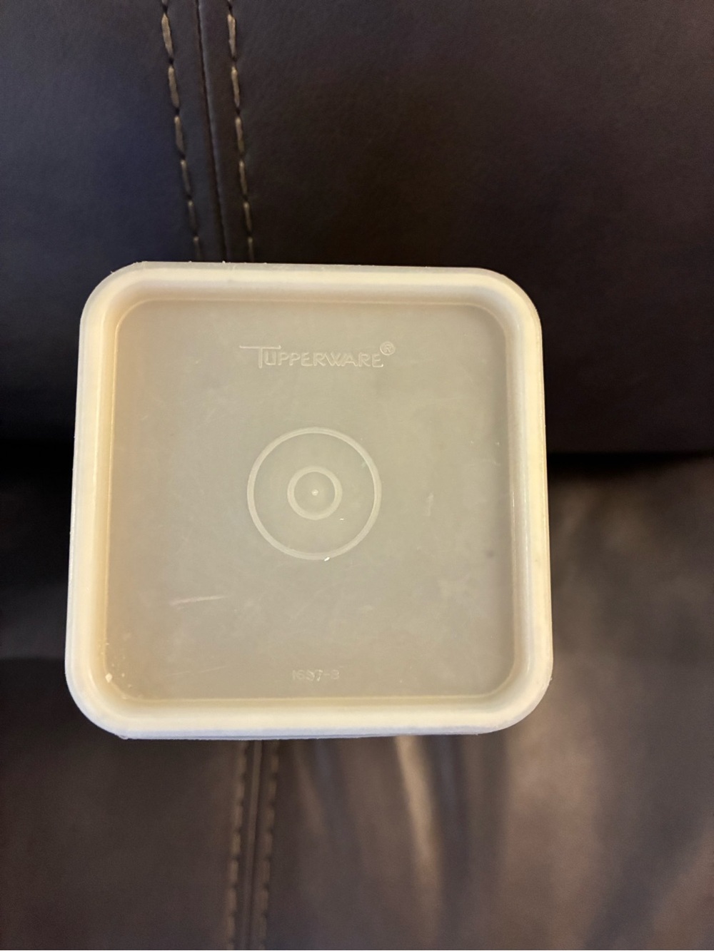 Tupperware cracker box - Picture 3 of 4